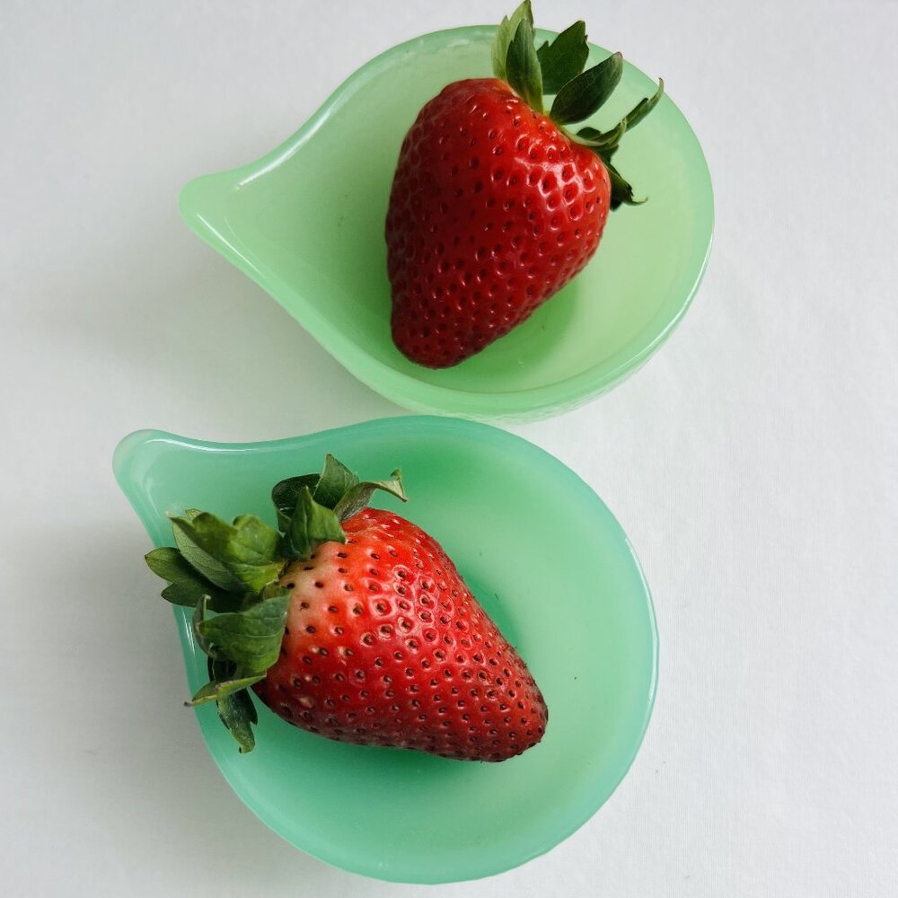 2  Teardrop Jade Glass Small Prep Bowls